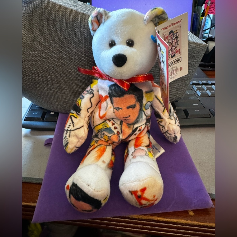 Gallery Treasures Elvis Kng of Hearts LE​